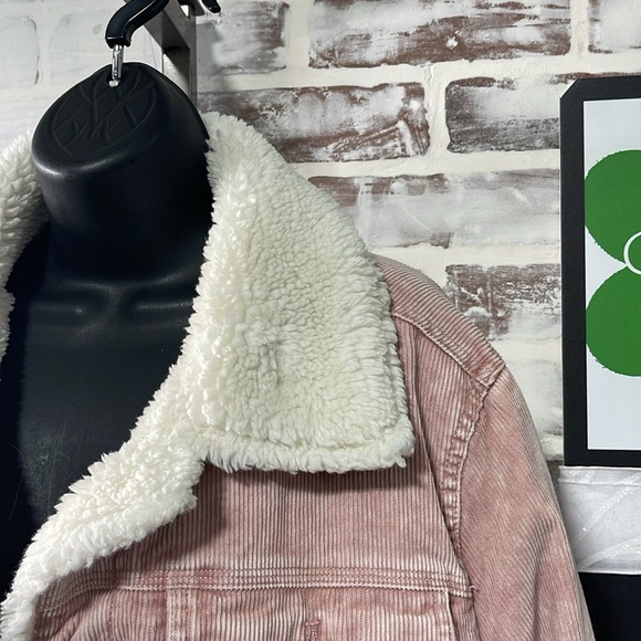 Lucky Brand Pink Corduroy Jacket with Cream Sherpa Collar - Picture 4 of 7